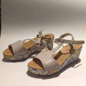 Hush puppies sandals, size US 8.5 M, upper beige, floral wedge.